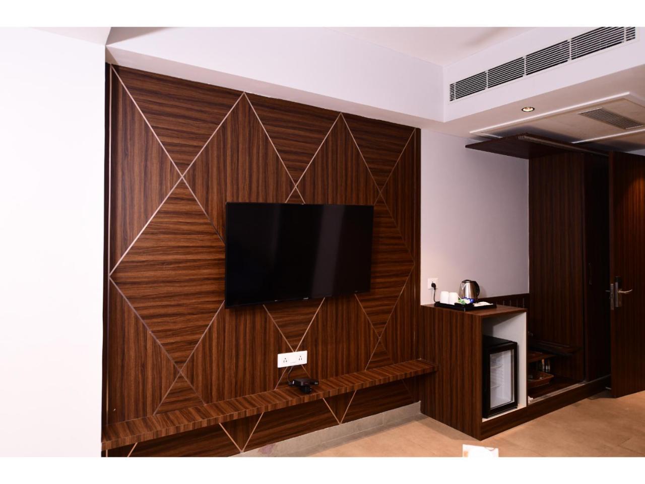 גרייטר נוידה Belvedere Suites מראה חיצוני תמונה